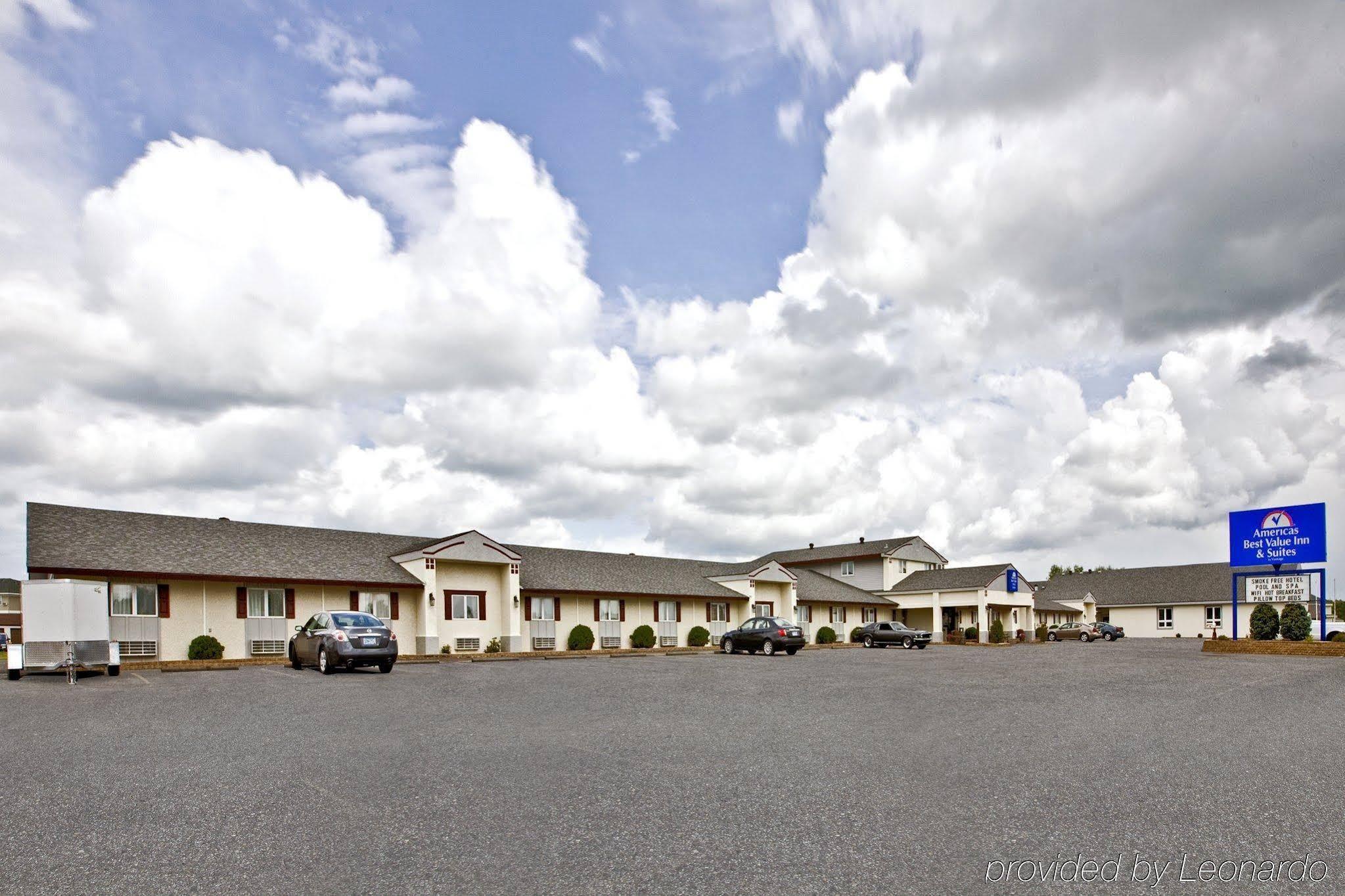 Americas Best Value Inn & Suites Thief River Falls Exterior photo