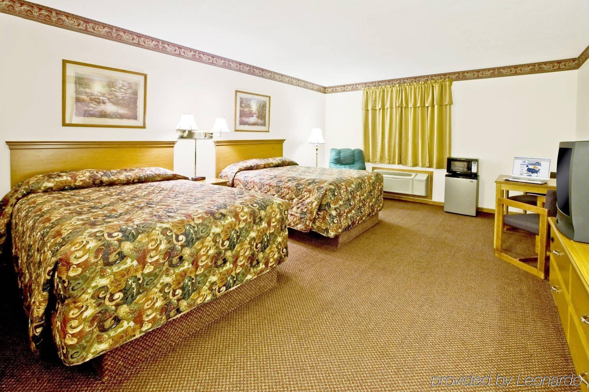 Americas Best Value Inn & Suites Thief River Falls Exterior photo
