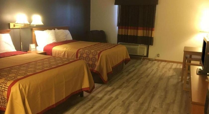Americas Best Value Inn & Suites Thief River Falls Exterior photo