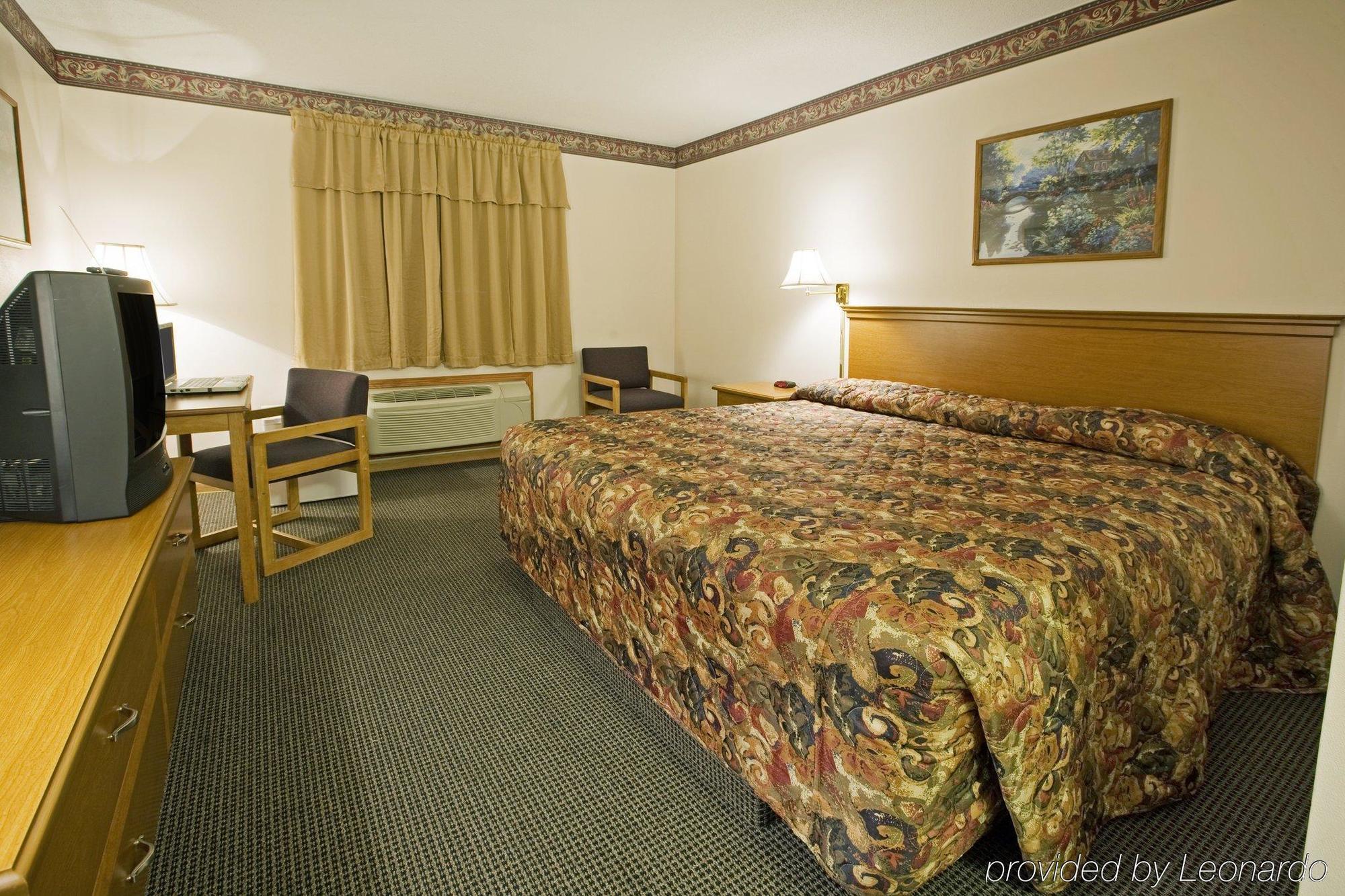 Americas Best Value Inn & Suites Thief River Falls Room photo