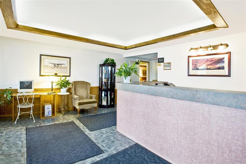 Americas Best Value Inn & Suites Thief River Falls Interior photo